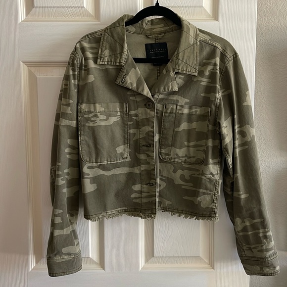 Sanctuary Cropped Camo jacket - Picture 2 of 5